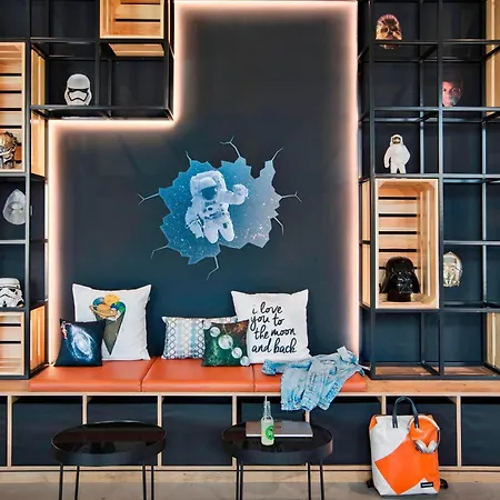 Moxy دارمشتاد