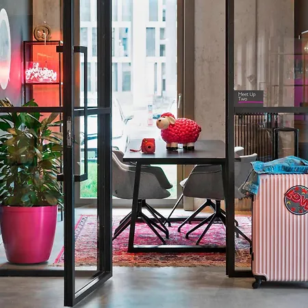 Hotel Moxy 3*