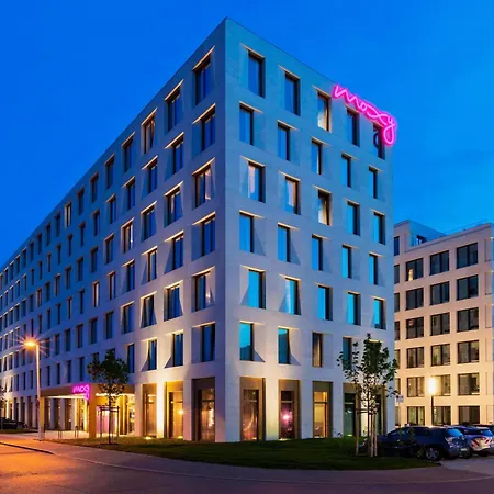 Moxy 3*