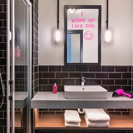 Moxy Hotel 3*