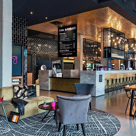 Hotel Moxy 3*